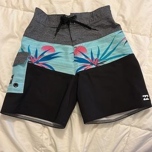 Kid’s Billabong Pull-On Board Shorts | Excellent used condition